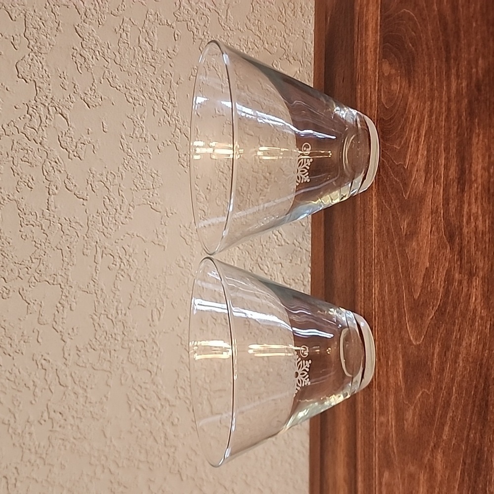 Set of 2 Stemless Martini Glasses w/ Snowflake
